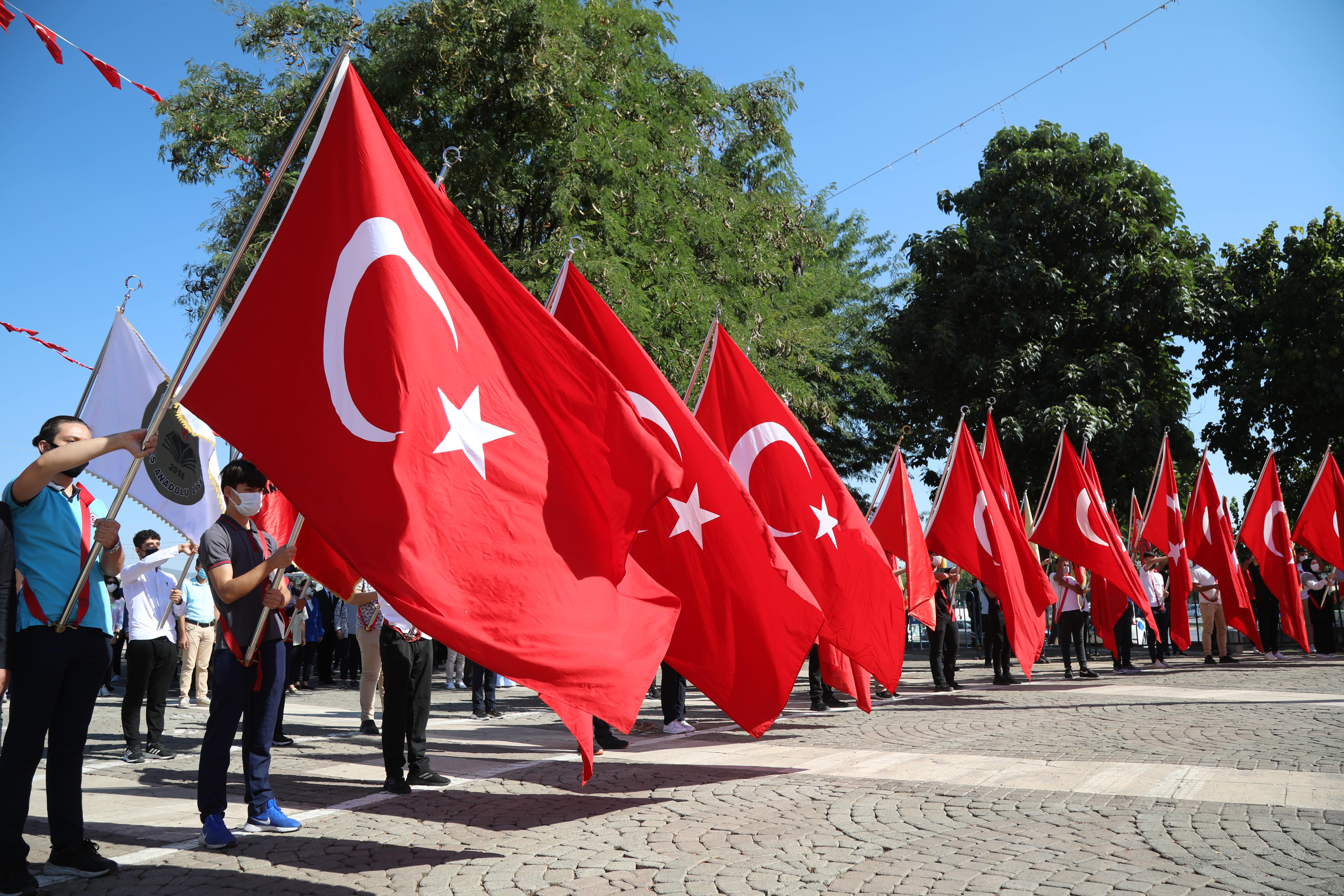 30 Ağustos Çelenk Koyma ve Kutlama 