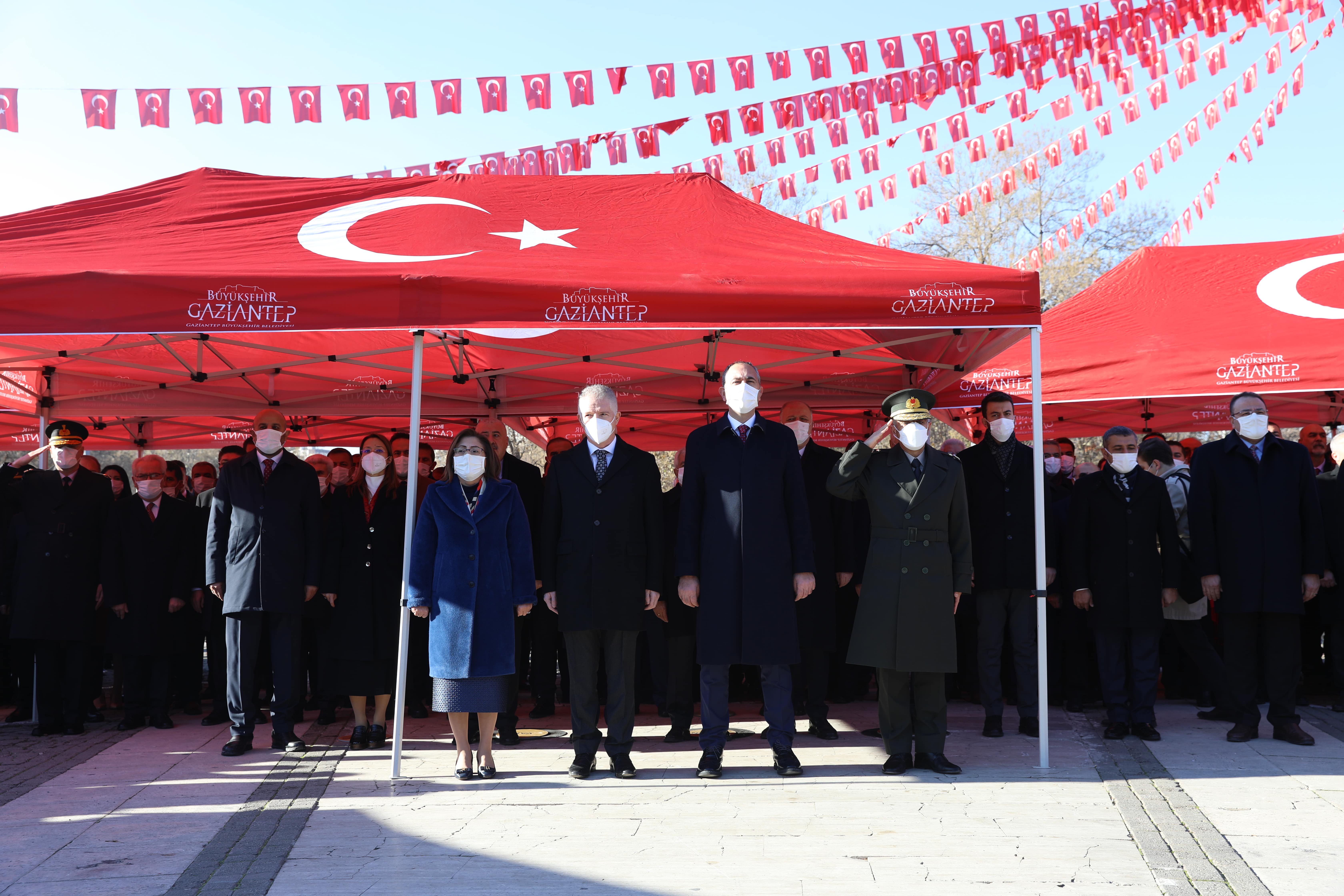 Gaziantep`in Kurtuluşunun 100. Yılı Çelenk Koyma Töreni 