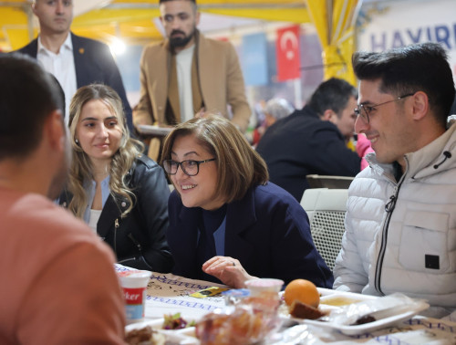 BÜYÜKŞEHİR’İN İFTAR ÇADIRLARI RAMAZAN’IN BİRLİK RUHUNU YAŞATIYOR