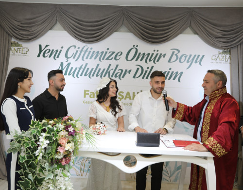 05.05.2025 TARİHİNDE NİKAH YOĞUNLUĞU: GAZİANTEP BÜYÜKŞEHİR 60 ÇİFTİ EVLENDİRDİ