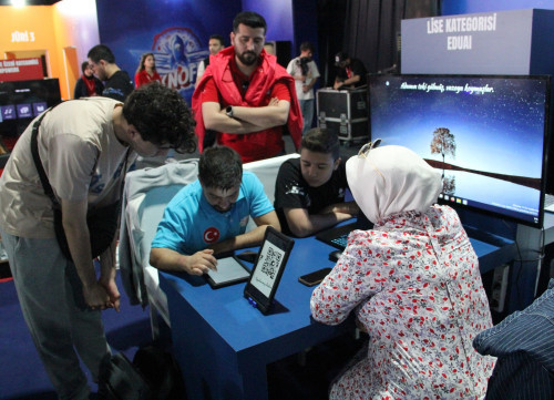 GAZİANTEP BÜYÜKŞEHİR TEKNOGARAJ’IN DESTEKLEDİĞİ EKİPLER TEKNOFEST’TE YER ALDI