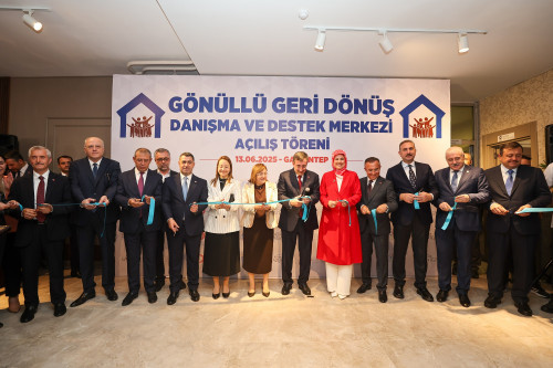 CUMHURBAŞKANI YARDIMCISI YILMAZ TARAFINDAN GÖNÜLLÜ GERİ DÖNÜŞ, DANIŞMA VE DESTEK MERKEZİ AÇILDI