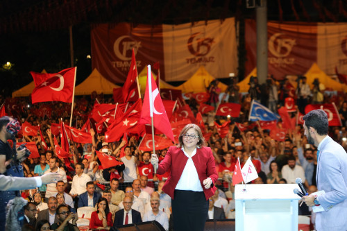 BAŞKAN ŞAHİN: “15 TEMMUZ, BU MİLLETİN İHANETE KARŞI SİPER OLDUĞU TARİHİ BİR DURUŞTUR”