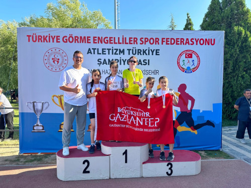 BÜYÜKŞEHİR BELEDİYE SPORCULARI BÜYÜK BAŞARIYA İMZA ATTI