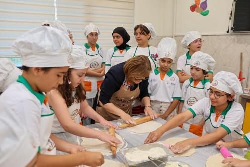 BAŞKAN ŞAHİN, GASMEKTE EĞİTİM ALAN ÖĞRENCİLERİN YETENEKLERİNİ İLGİYLE İZLEDİ