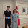 BAŞKAN ŞAHİN, SU SIZINTILARINA AKILLI ÇÖZÜM GELİŞTİREN GENÇ MUCİTİ AĞIRLADI