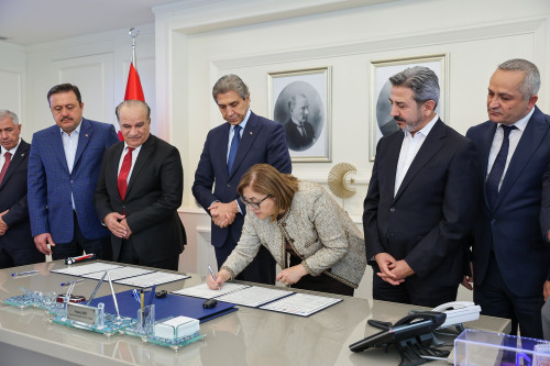 DEPREMDEN ETKİLENEN AMPUTE BİREYLER İÇİN ORTEZ-PROTEZ, MESLEKİ EĞİTİM VE İSTİHDAM DESTEK PROTOKOLÜ İMZALANDI