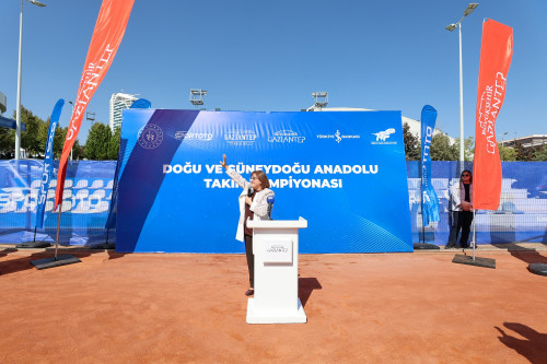 GAZİANTEP’TE TENİS ŞAMPİYONASINDA ÖDÜL TÖRENİ HEYECANI