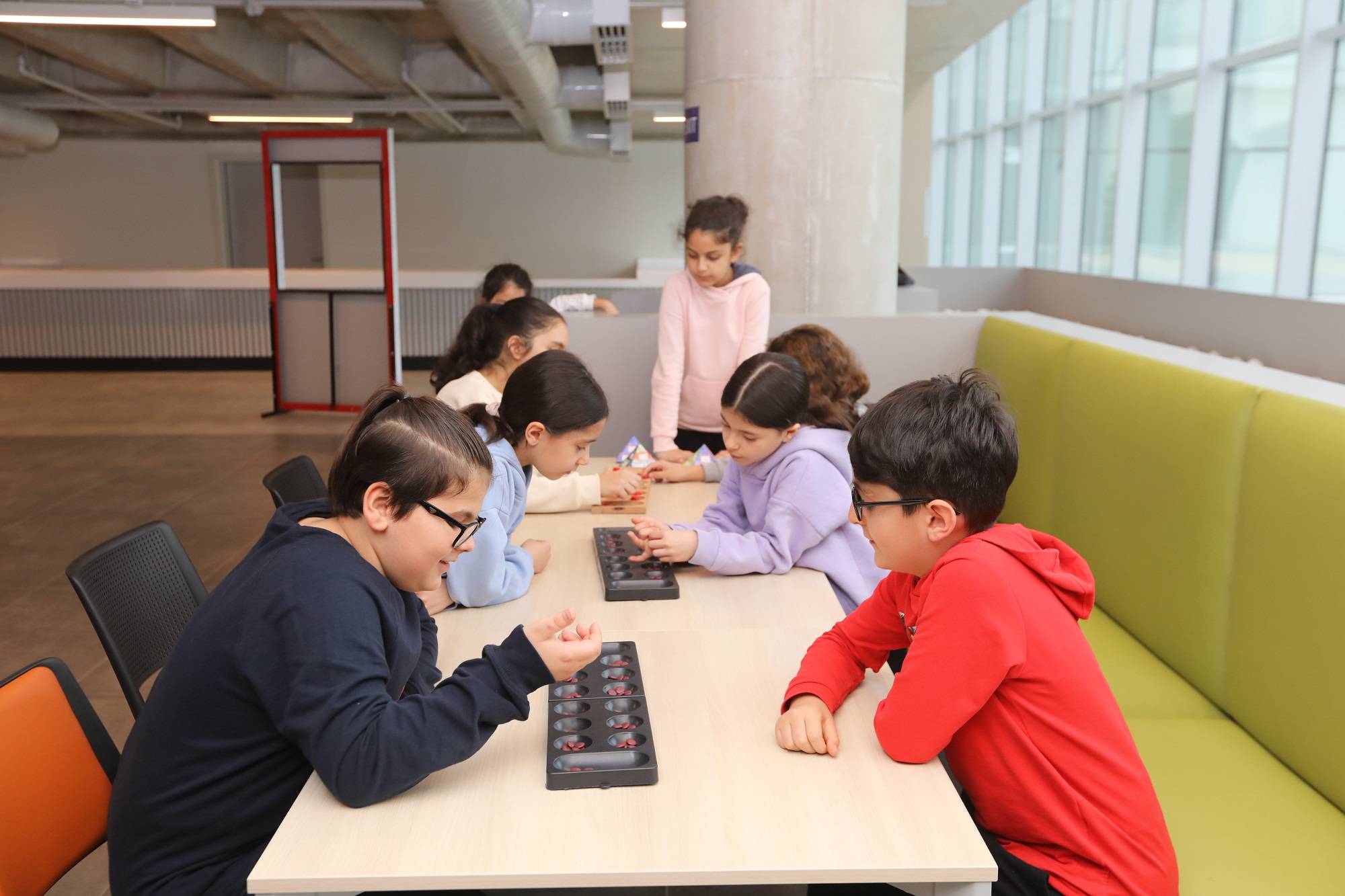 ÇOCUKLAR, YARIYIL TATİLİNDE BİLİM DÜNYASINI KEŞFEDİYOR