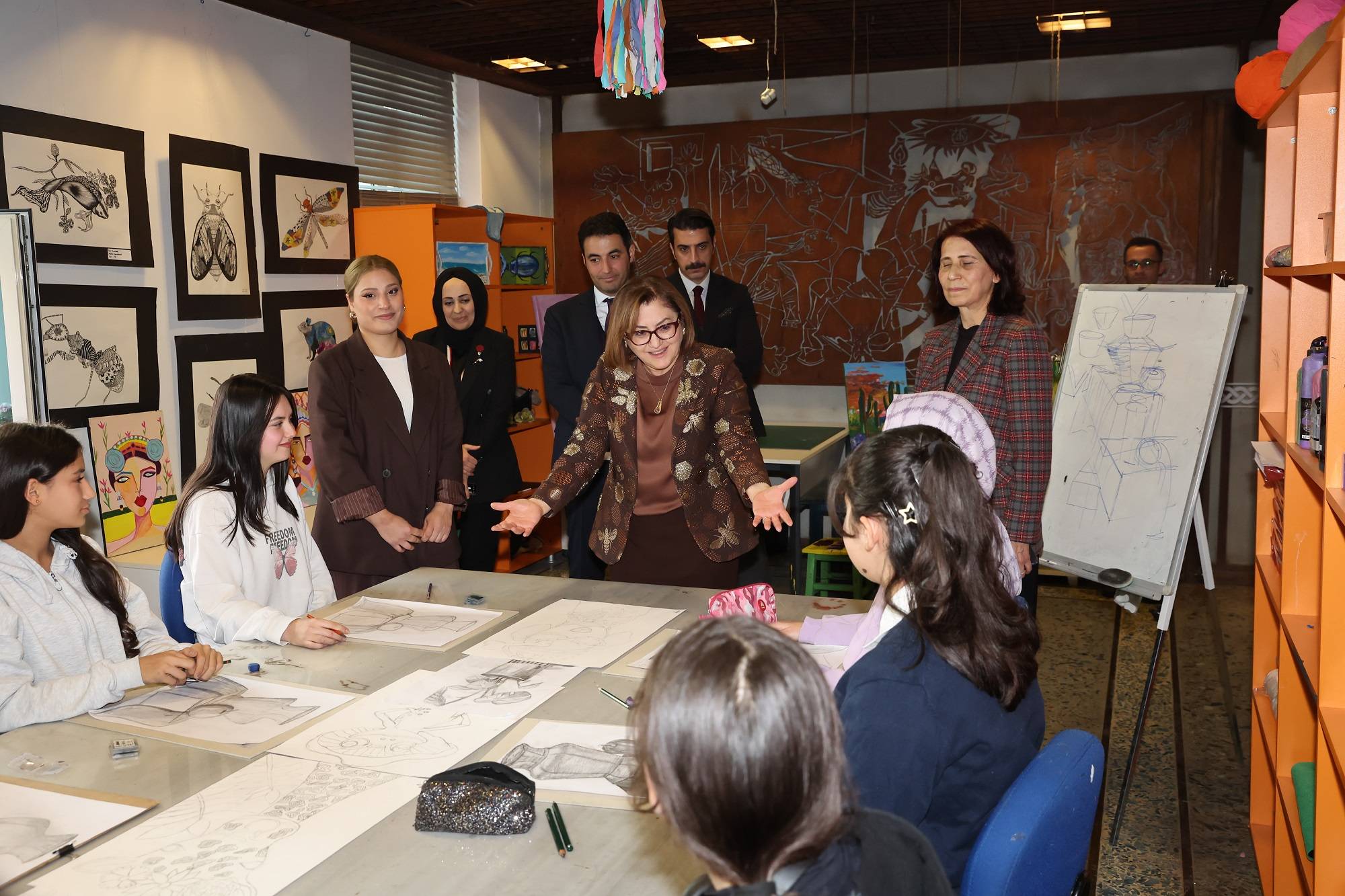 BAŞKAN ŞAHİN’DEN YARIYIL TATİLİ ATÖLYELERİNE ZİYARET